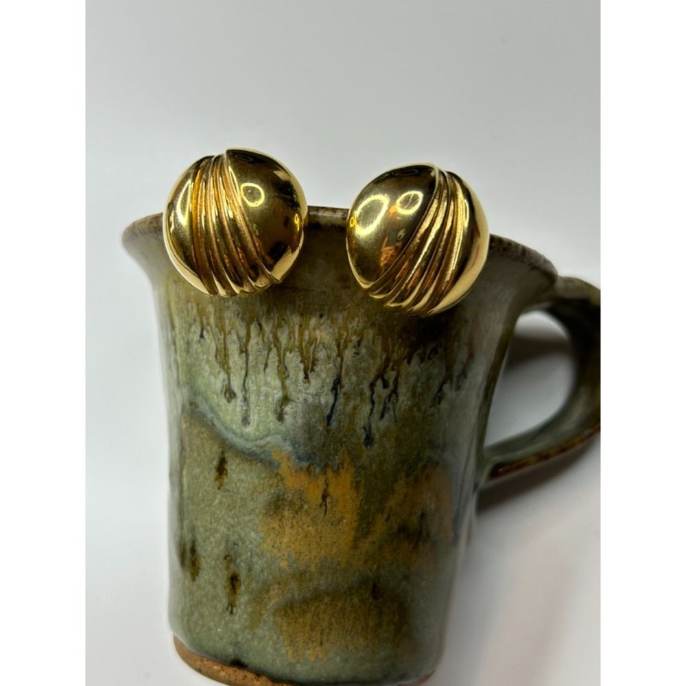 Vintage Trifari Gold Tone Circle Clip On Earrings